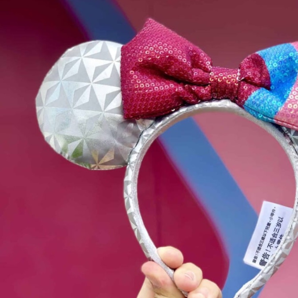 Disney Minnie Mouse Epcot Bubble Gum/Space Ears
